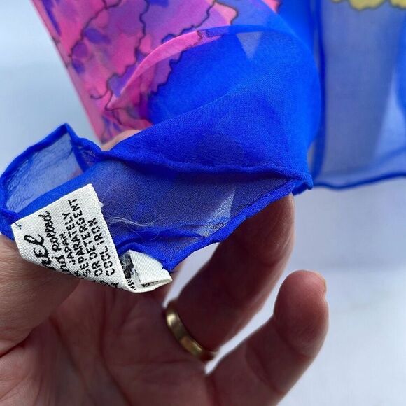 Vintage Burmel flower abstract print rectangle scarf. - Picture 6 of 7